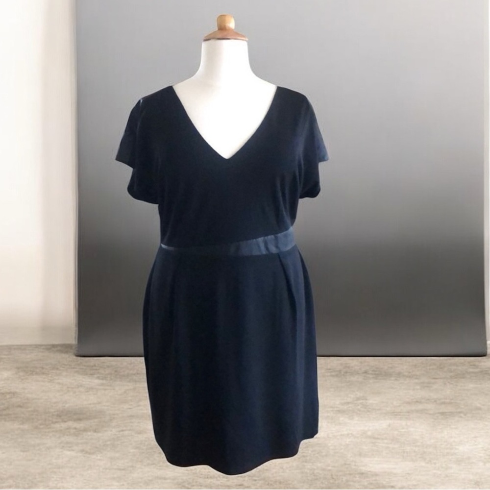 City Chic Women’s Black Short Sleeve Spliced Faux Leather Knee Length Dress